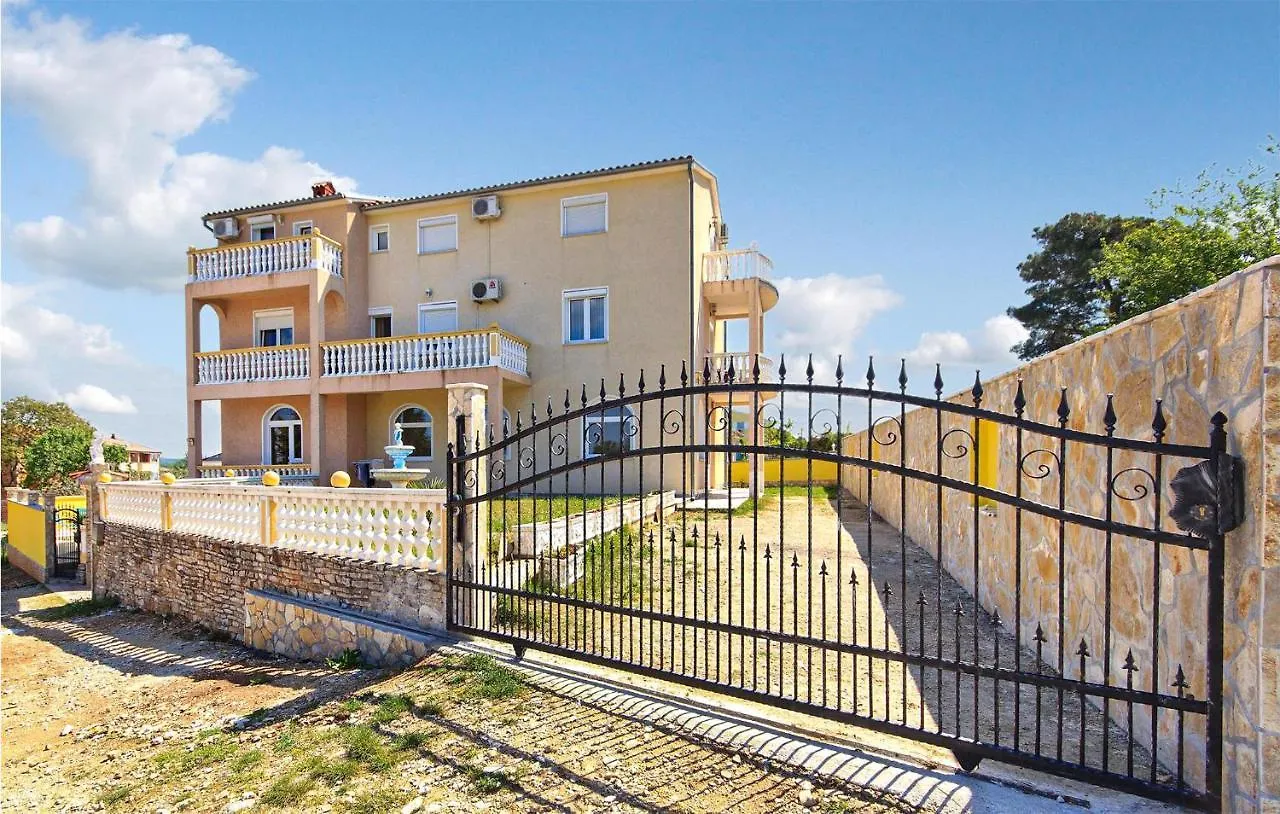 Beautiful Apartment In Pula With Wifi