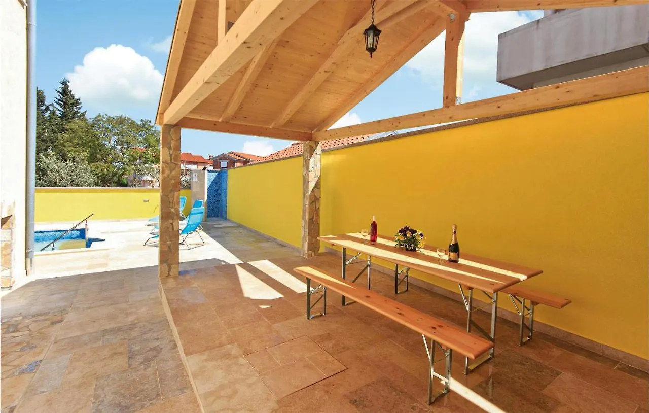 Beautiful Apartment In Pula With Wifi 0*,  Kroatien